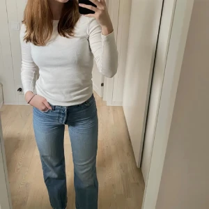 Levis jeans - Köpta på plick men passade inte mig, där av lånade bilder. Bra skick inga defekter. 