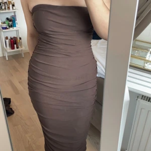 ”My Lady” från Club L London - Helt ny! Prislapp kvar. Storlek 6 motsvarande XS, väldigt stretchig, passar även en som har storlek S. Nypris 1062kr + frakt som tillkommer till Sverige, landade på ungefär 1200 för mig.