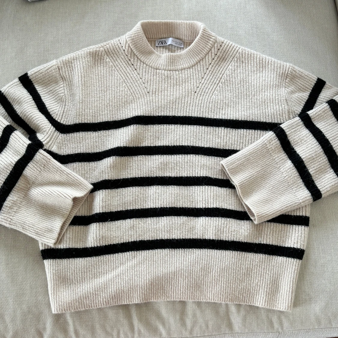 Randig Stickad Tröja 🖤🤍 - 93