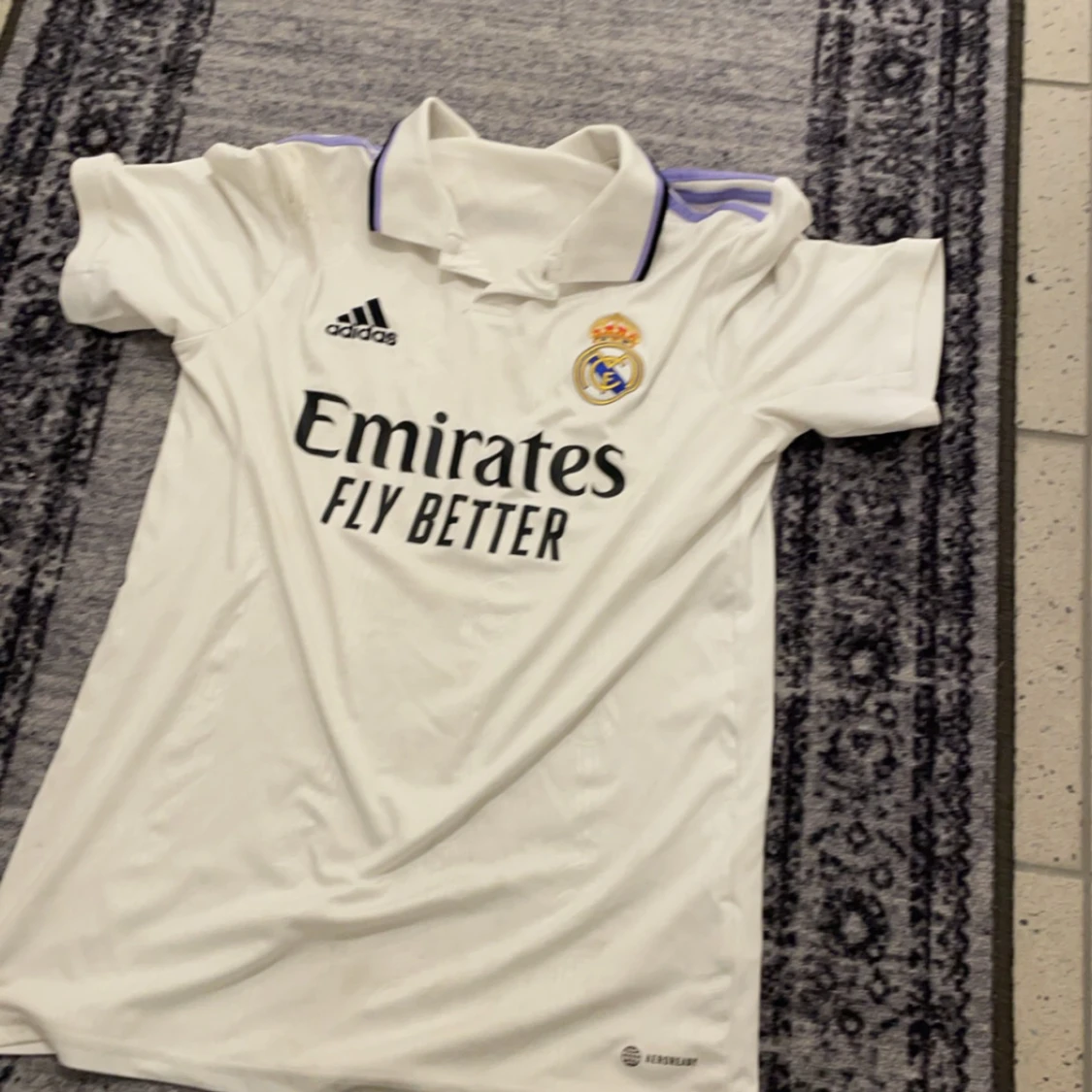 Real Madrid 2022-2023 hemma tröja