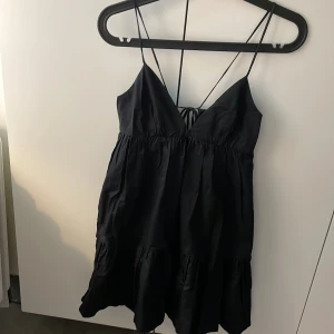 Zara klänning  - Klänning från Zara, strl S. Använd ett fåtal gånger.