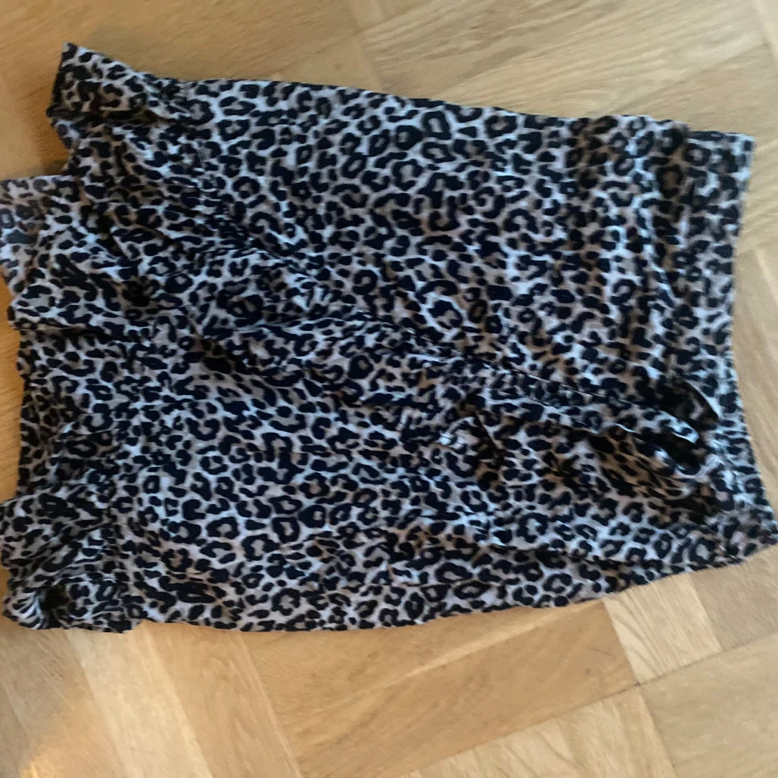 En volangkjol med leopard mönster - 90