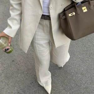 Linnebyxor  - Linnebyxor från Nakd x lojsan wallin. Helt oanvända pga lite för stora för mig. Skriv privat för fler bilder eller info Nypris 700kr, pris kan diskuteras
