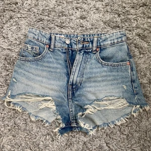 Jeans shorts! - Säljer dessa as snygga jeans shorts då de inte kommer till användning❤️tryck gärna köp nu direkt❤️