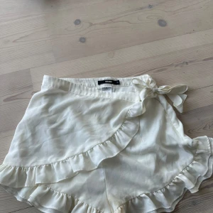 Shorts/kjol från Gina  - Jätte fin kjol/shorts från Gina Tricot!