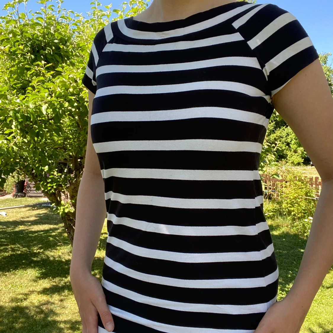 tight randig klänning med båtringning - 90