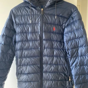 Ralph lauren jacka - En snygg Ralph lauren jacka til salu. Storlek S och den passar mig på 173 bra