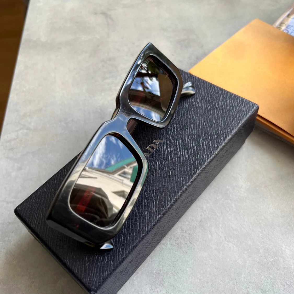 Prada solglasögon - 90