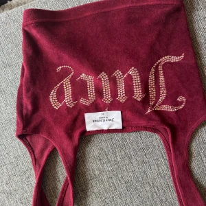 Juciy couture  - Säljer ett juciy linne som är ganska kort köpte det december 2022 som är sparsamt andvänt😊