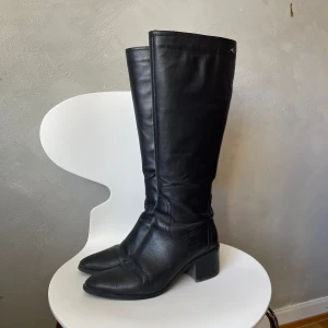 Knähöga läder boots - Dasia knähöga läder boots ✨ 6 cm klack