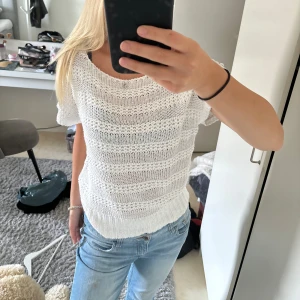 Stickad vit tröja  - Storlek S, bra skick 