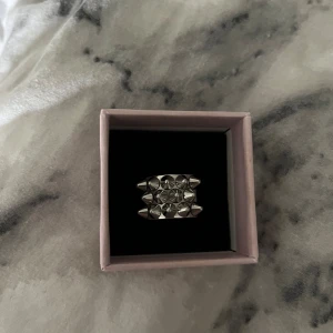 Edblad ring - Kanske säljer min helt nya Edblad ring, storlek 18,50 mm. 🫶Den är i nyskick! Skriv vid intresse då jag är osäker på om jag vill sälja den!
