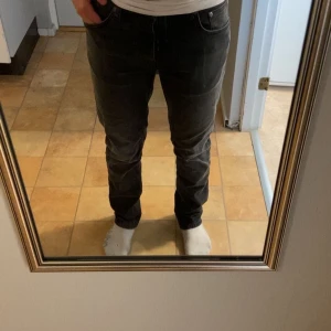 Nudie jeans  - Använd 5 gånger är i ny skick säljer för dem är för små för mig .. dom är i jätte bra skick liksom ny och inget fel alls 