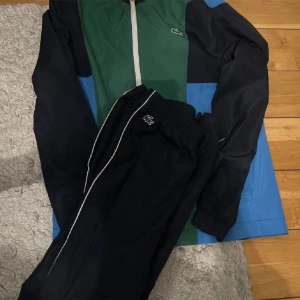 Lacoste dress - Lacoste dress pris kan diskuteras 