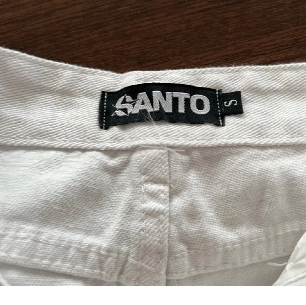 Helt nya ”ROMAN” jeans ifrån Santo.clothing Prislapp sitter kvar och kvitto finns på Mail om önskas Storlek S Säljer då dom ej passade  Nypris: 824kr Pris går att diskutera!. Jeans & Byxor.