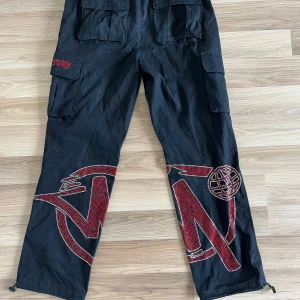 Minus Two Cargo - Säljer min son byxor då de inte används längre. Bra skick endast använda ett fåtal gånger. 