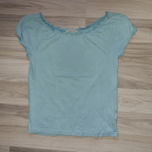 Topp - Ljusblå topp från H&M i stl 158/164.