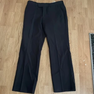 Svarta kostymbyxor  - Används knappt 