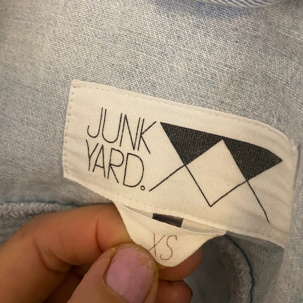 Jeansjacka från Junkyard  Storlek XS Knappt använd. Jackor.
