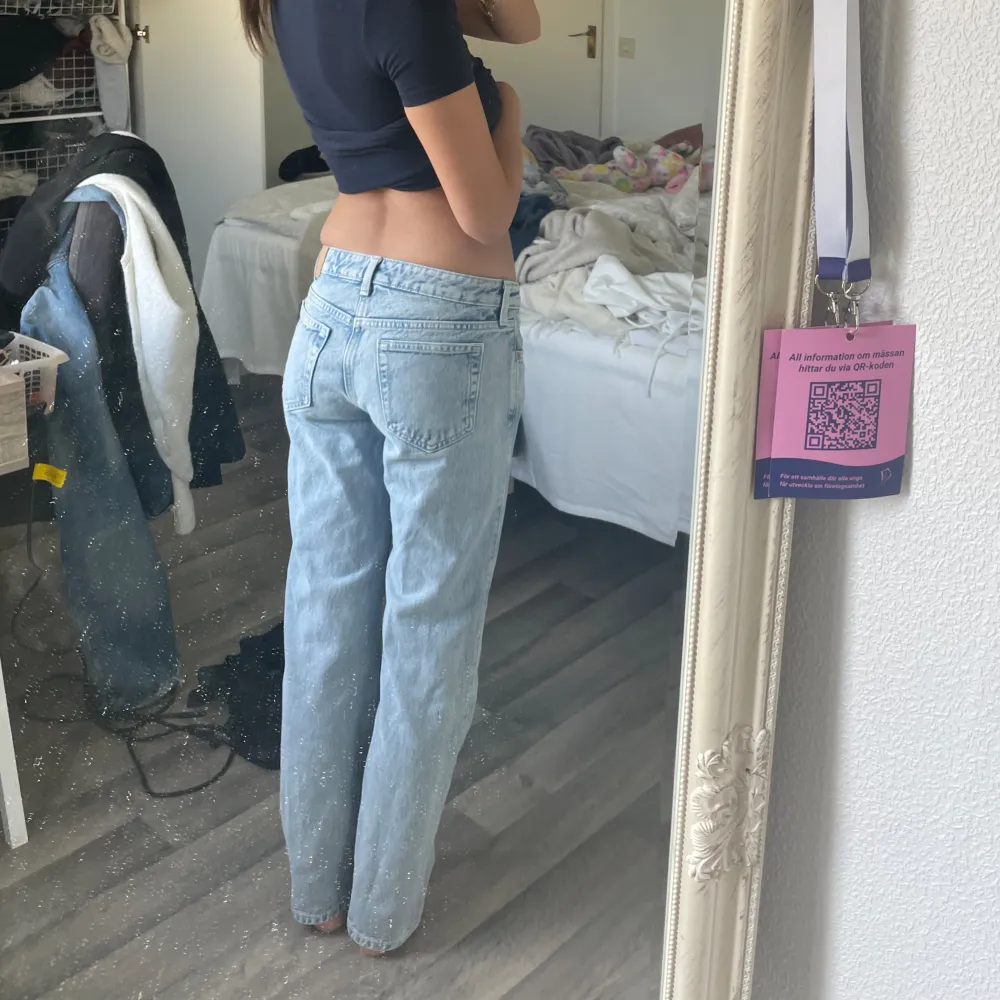 Low Waits weekday jeans i modellen arrow. Jeansen har blivit för korta för mig så därav säljer jag dem😊💕. Jeans & Byxor.