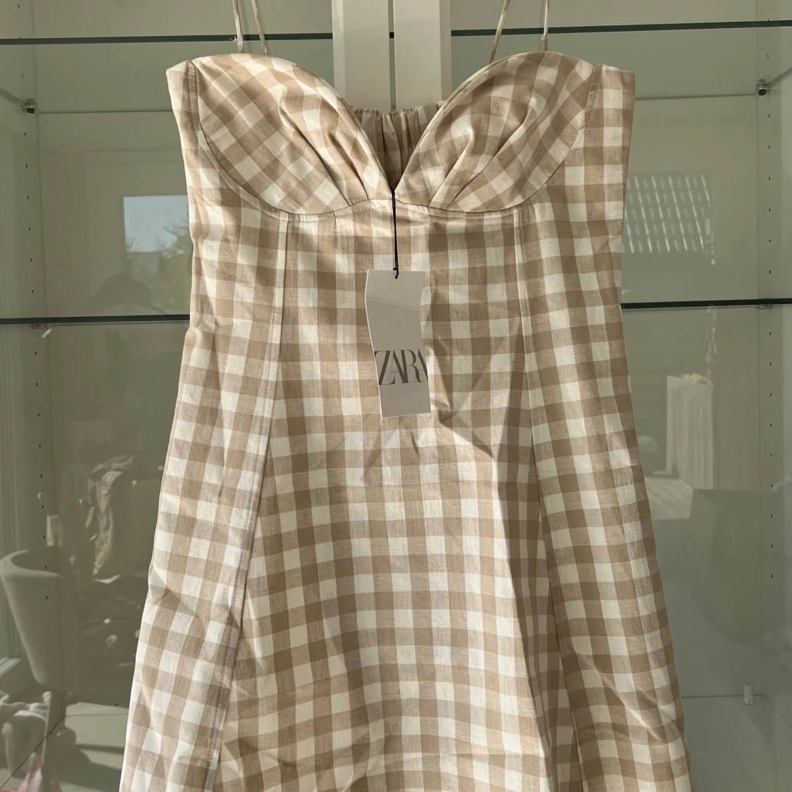 Underbar oanvänd klänning från Zara
