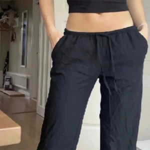 Linnebyxor  - lågmidjade linnebyxor från H&M! Storlek M men passar S 🩷 lågt pris eftersom jag vill sälja de snabbt 💕 