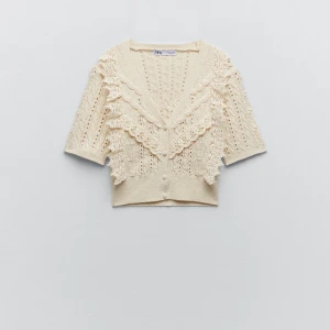 Zara Kofta - Supersöt slutsåld koftafrån Zara i storlek M, hör av dig för fler bilder🤍