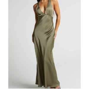 Balklänning  - Super fin klänning från showpo, perfekt till balen😊