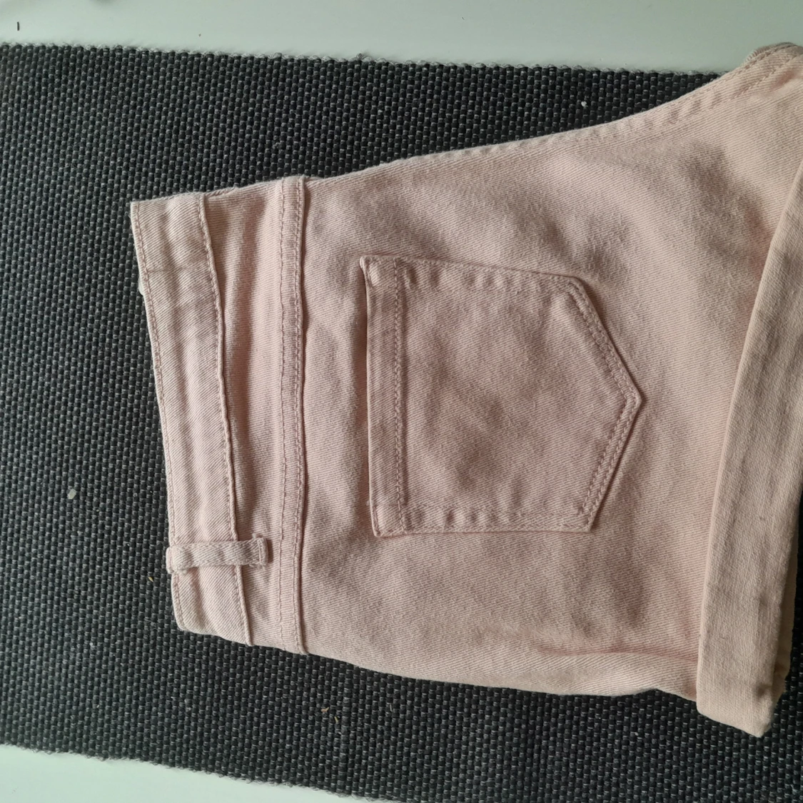 Ljusrosa jeansshorts  - 90