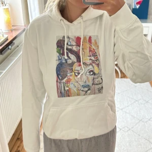The cool elephant hoddie - Snygg hoddie från the cool elephant! Knappt använd och väldigt skönt material. Köpt för 600kr