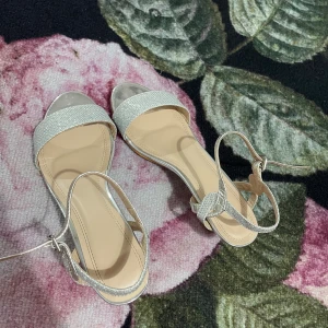 Glittriga klackskor - Väldigt bra skick, använd några gånger. 