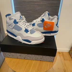 Jordan 4 Industrial Blue - DS Jordan 4or direkt från SNKRS. Kom privat för eventuella frågor😁
