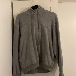 Tiger of Sweden hoodie - Storlek s den har inga defekter är välldigt fin och är inte använd så mycket 