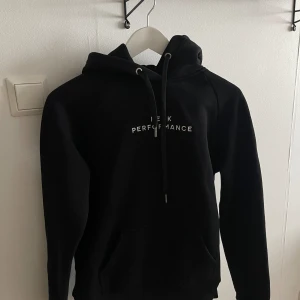 Peak performance hoodie dam - Storlek M nyskick, svart.