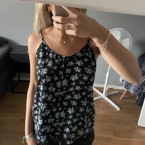 Blommig blus🌸💐 - Superfin somrig blus 🌸🌸