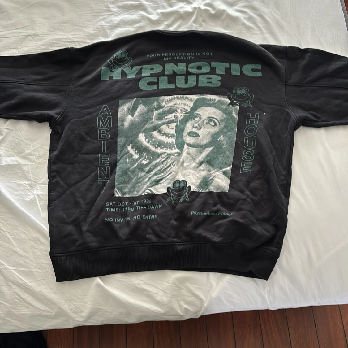 Svart tröja med tryck - 90