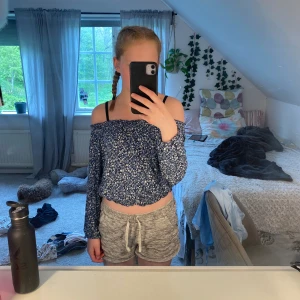 Fin sommarblus - Fin sommarbris från Kapphal i str 146/152. Inga märken eller nåt sånt💕 kontakta för mer bilder 