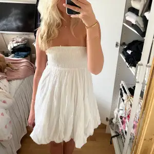 Fin vit klänning passar perfekt på student 