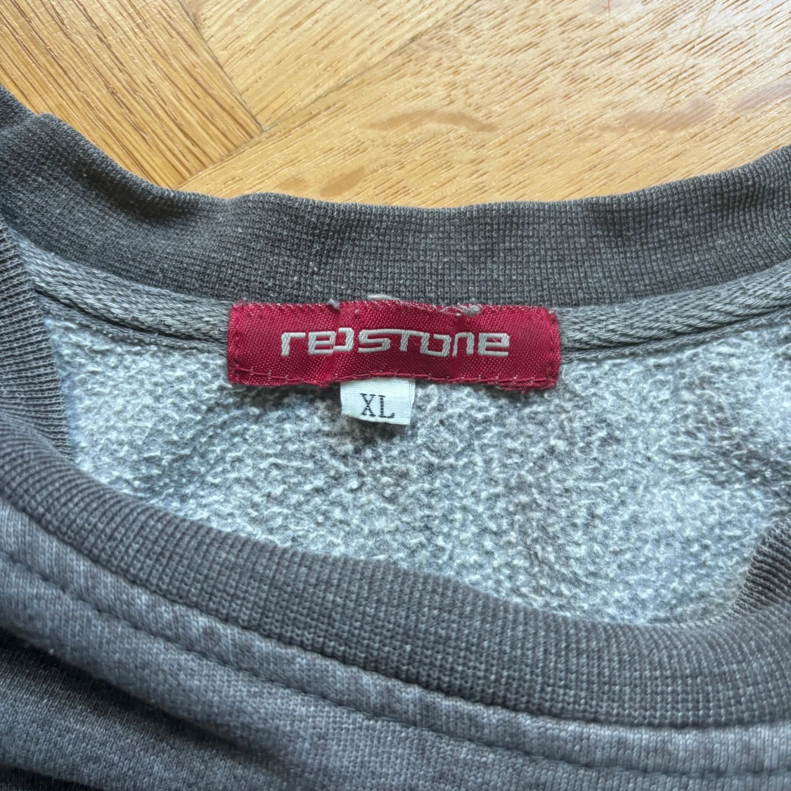 Grå Y2K jumper. - 90