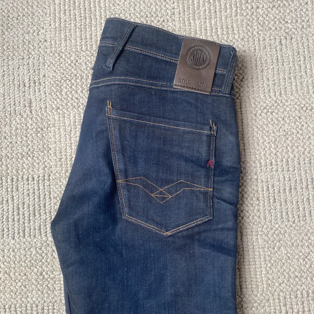 HELT NYA Replay jeans i storlek W30 L34. Endast testade. Bara att skriva om ni undrar något . Jeans & Byxor.