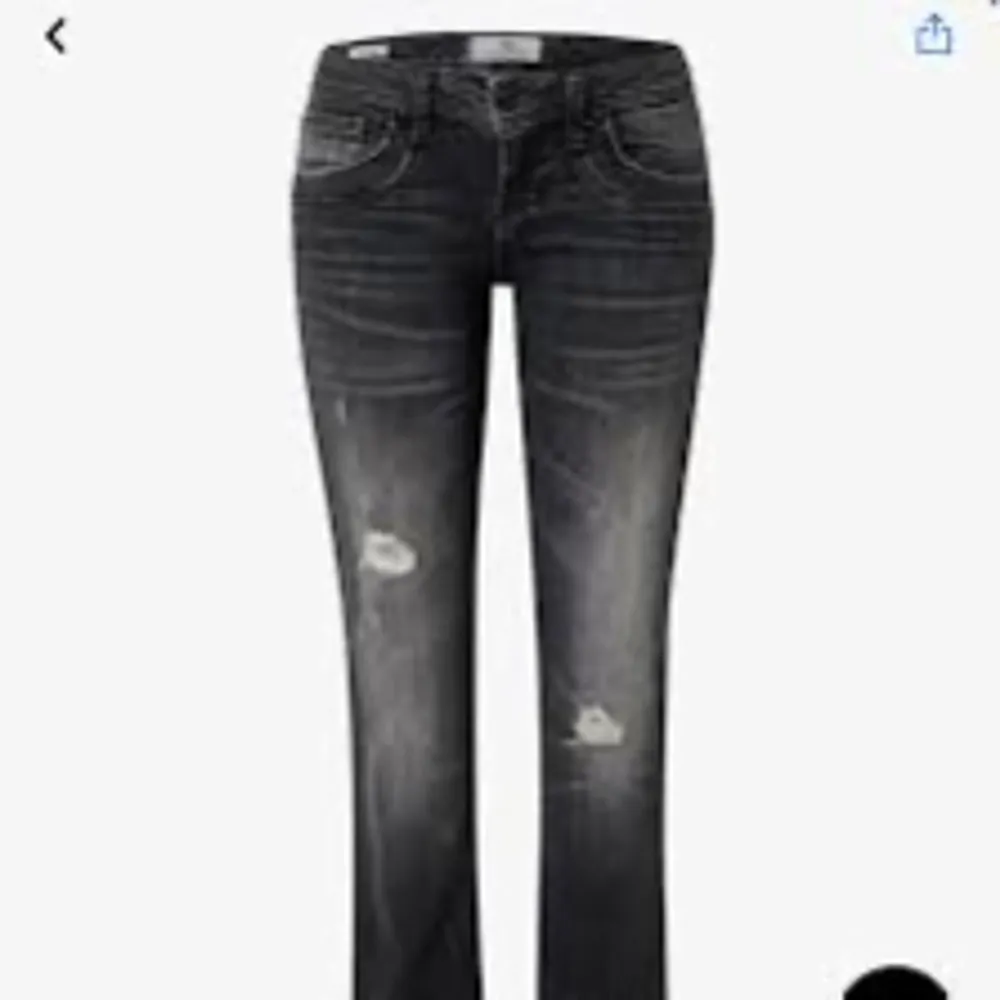 Söker ltb valerie jeans i svart😊 helst 28/32 men är flexibel så hör av dig om du har ett par!! . Jeans & Byxor.