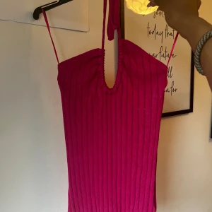 Rosa topp - Rosa topp från bikbok som jag köpte i somras. Säljer då jag inte tror att jag komemr använda den den här sommarn. Pris kan diskuteras!