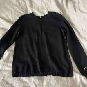 En svartglittrig långarmad tröja från STOCKHOLM LM i storlek xs.