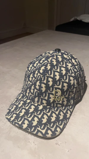 Christian dior keps  - Keps 