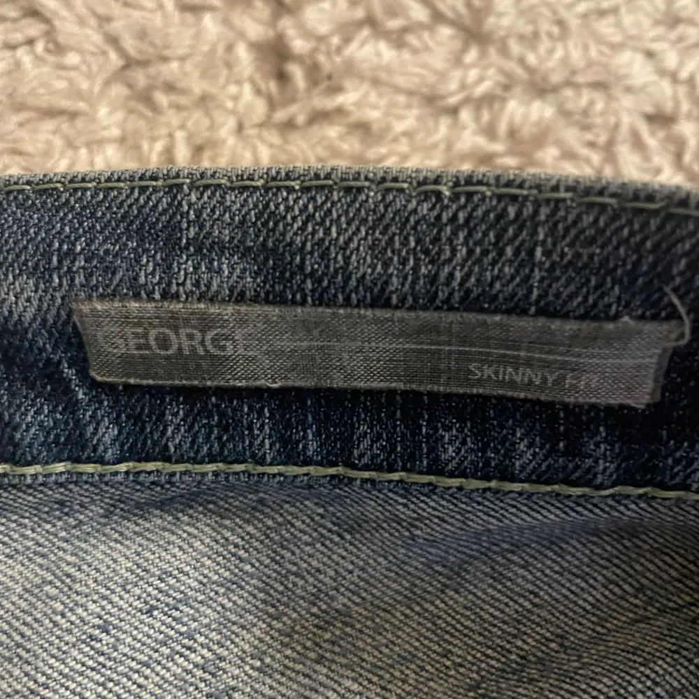 Ett par schyssta Dondup Jeans, modell george, är i ett ganska bra skick hör av er om ni undrar något 🙌. Jeans & Byxor.