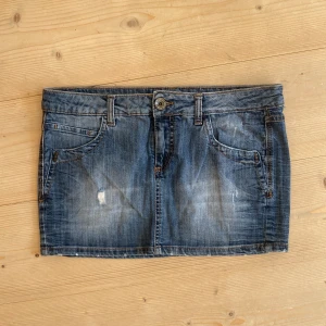 Lågmidjad Jeanskjol - SUPER snygg värkligen!!