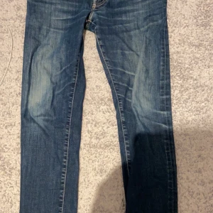 Jacob Cohen jeans - Säljer ett par Jacob cohen jeans i fint skick. Storlek 34 Nypriset ligger på runt 4500kr Mitt pris är 1000kr  Kan skickas! Mvh Henrik