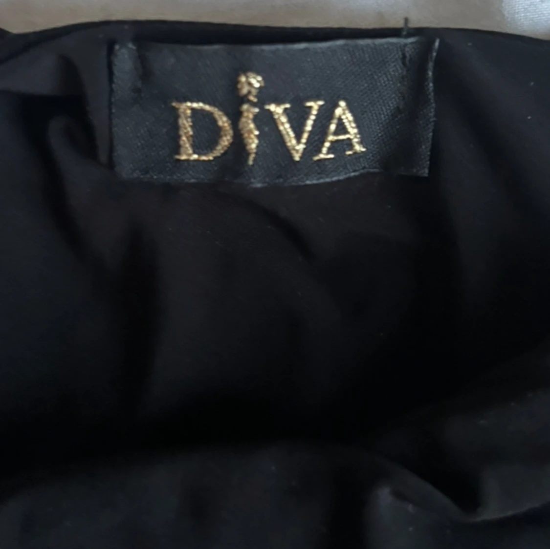 Svart one shoulder  - 91