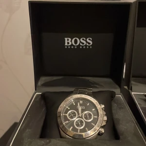 Hugo boss klocka  - Bra skick knappt använd ny pris 2200kr Skriv för frågor o info 