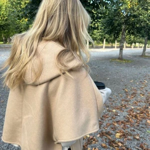 Zara Poncho Strl 13-14 Beige Trekvart - Så söt och perfff till våren och sommaren 😍😍❤️❤️